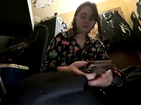 Snowbunnycake_131 on StripChat