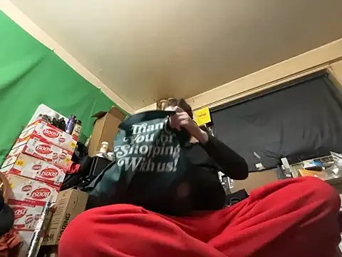 Snowbunnycake_131 on StripChat