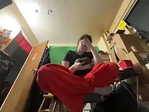 Snowbunnycake_131 on StripChat