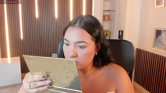 Freechat sofiacaramel on StripChat