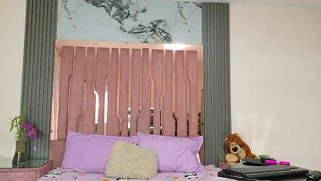 Freechat SolEvanss on StripChat