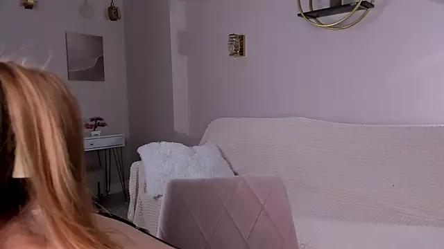 Freechat SunnivaCovil on StripChat