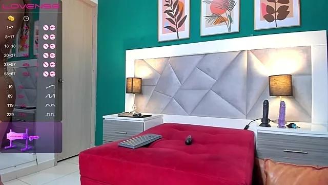 Freechat SussyRoss on StripChat