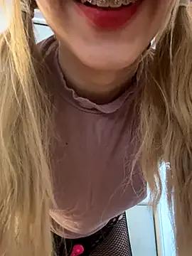 Freechat SweetBunnyGF on StripChat