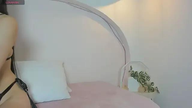 Freechat sweetluu_ on StripChat