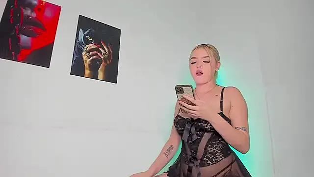 Freechat Sweettmia on StripChat