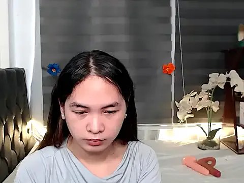 sylvannia_cumslut on StripChat