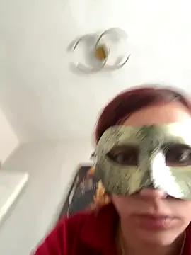 Teengirlmiaa on StripChat