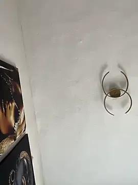 Teengirlmiaa on StripChat