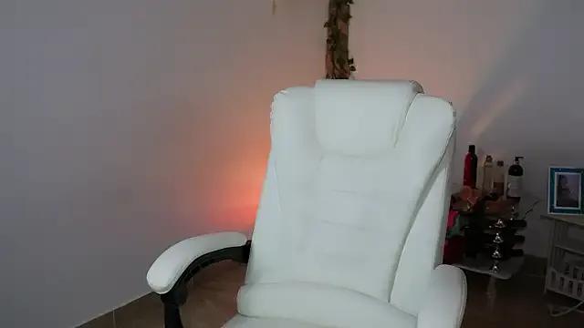 thin_princess on StripChat