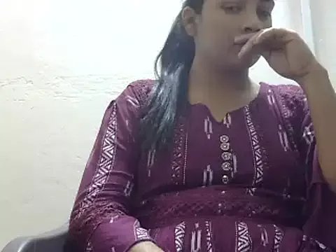 Freechat tripti2 on StripChat