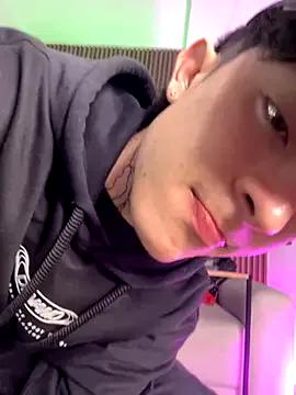 Freechat troy_rouge on StripChat