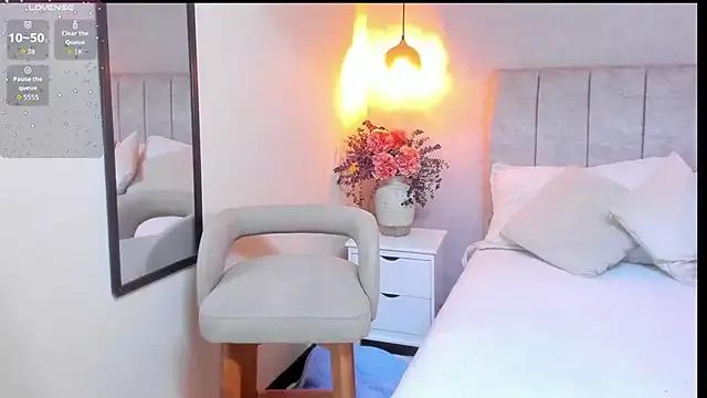 StripChat tutu_milf is Freechat tutu_milf — take off my thong