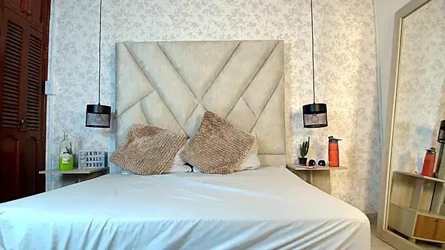 Freechat Valentinadiazz1 on StripChat