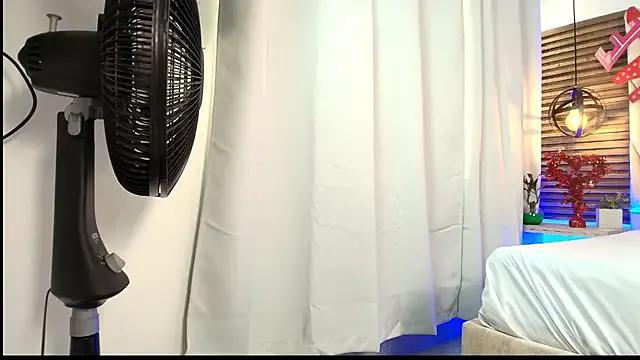 Freechat Valentinadiazz1 on StripChat