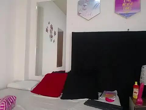 Freechat vauroraper on StripChat