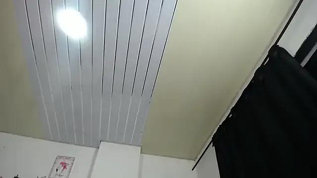 Freechat vauroraper on StripChat