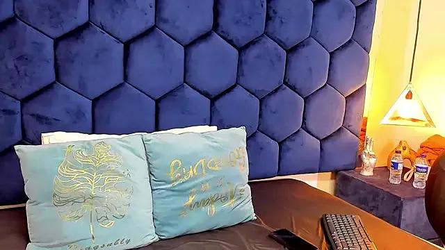 VELVETHUNTER_VC on StripChat 