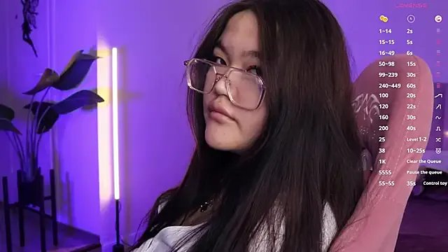 Freechat VeneraMai on StripChat