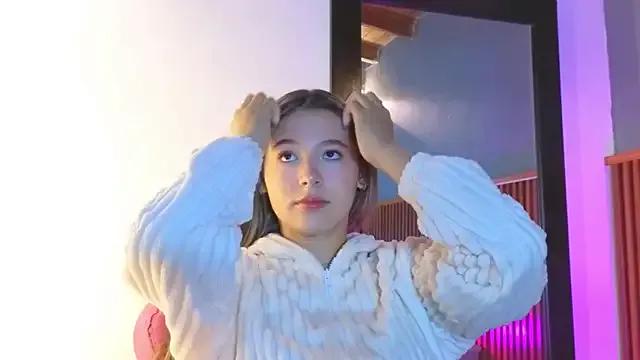 VictoriaSpark — show pussy + chorros