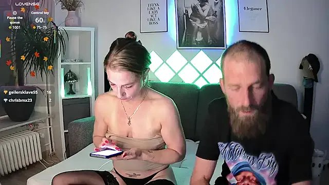 Freechat XBellaXundXUweX on StripChat