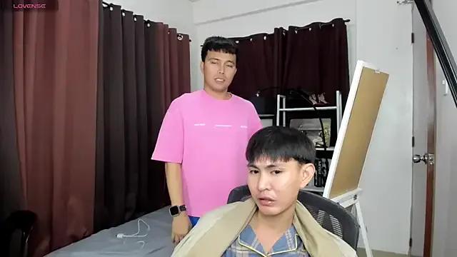 Freechat XloverXsiantwink on StripChat