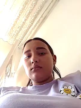 Freechat young_dairy01 on StripChat