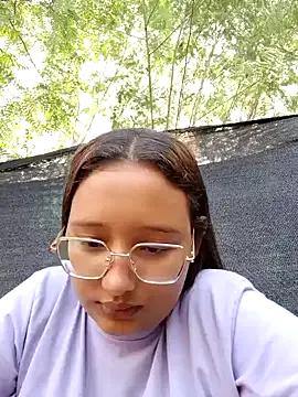 Freechat young_dairy01 on StripChat