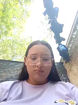 Freechat young_dairy01 on StripChat