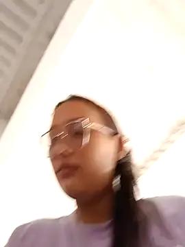 Freechat young_dairy01 on StripChat