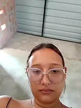 Freechat young_dairy01 on StripChat