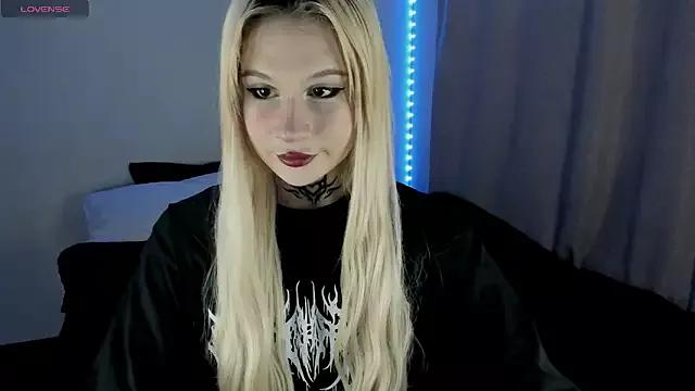 Freechat your_little_eva on StripChat